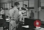Standbild Firma E 1 Training Regiment Auszubildende Fort Dix New Jersey USA, 1955, aus Sekunde 40 historischem Filmmaterial Videoclip 65675073546