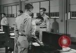 Standbild Firma E 1 Training Regiment Auszubildende Fort Dix New Jersey USA, 1955, aus Sekunde 42 historischem Filmmaterial Videoclip 65675073546