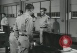 Standbild Firma E 1 Training Regiment Auszubildende Fort Dix New Jersey USA, 1955, aus Sekunde 43 historischem Filmmaterial Videoclip 65675073546