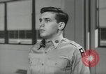 Standbild Firma E 1 Training Regiment Auszubildende Fort Dix New Jersey USA, 1955, aus Sekunde 53 historischem Filmmaterial Videoclip 65675073546