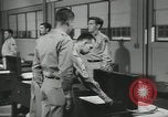 Standbild Firma E 1 Training Regiment Auszubildende Fort Dix New Jersey USA, 1955, aus Sekunde 54 historischem Filmmaterial Videoclip 65675073546
