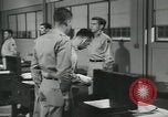 Standbild Firma E 1 Training Regiment Auszubildende Fort Dix New Jersey USA, 1955, aus Sekunde 56 historischem Filmmaterial Videoclip 65675073546