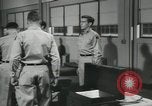 Standbild Firma E 1 Training Regiment Auszubildende Fort Dix New Jersey USA, 1955, aus Sekunde 59 historischem Filmmaterial Videoclip 65675073546