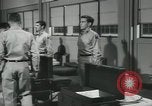 Standbild Firma E 1 Training Regiment Auszubildende Fort Dix New Jersey USA, 1955, aus Sekunde 60 historischem Filmmaterial Videoclip 65675073546