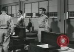 Standbild Firma E 1 Training Regiment Auszubildende Fort Dix New Jersey USA, 1955, aus Sekunde 61 historischem Filmmaterial Videoclip 65675073546