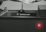 Standbild Firma E 1 Training Regiment Trainee Fort Dix New Jersey USA, 1955, aus Sekunde 3 historischem Filmmaterial Videoclip 65675073547