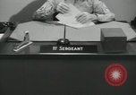 Standbild Firma E 1 Training Regiment Trainee Fort Dix New Jersey USA, 1955, aus Sekunde 4 historischem Filmmaterial Videoclip 65675073547