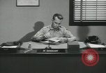 Standbild Firma E 1 Training Regiment Trainee Fort Dix New Jersey USA, 1955, aus Sekunde 6 historischem Filmmaterial Videoclip 65675073547