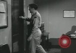 Standbild Firma E 1 Training Regiment Trainee Fort Dix New Jersey USA, 1955, aus Sekunde 19 historischem Filmmaterial Videoclip 65675073547
