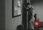 Standbild Firma E 1 Training Regiment Trainee Fort Dix New Jersey USA, 1955, aus Sekunde 21 historischem Filmmaterial Videoclip 65675073547