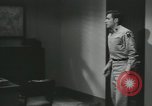 Standbild Firma E 1 Training Regiment Trainee Fort Dix New Jersey USA, 1955, aus Sekunde 29 historischem Filmmaterial Videoclip 65675073547