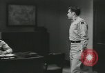 Standbild Firma E 1 Training Regiment Trainee Fort Dix New Jersey USA, 1955, aus Sekunde 30 historischem Filmmaterial Videoclip 65675073547