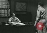 Standbild Firma E 1 Training Regiment Trainee Fort Dix New Jersey USA, 1955, aus Sekunde 32 historischem Filmmaterial Videoclip 65675073547