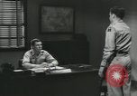 Standbild Firma E 1 Training Regiment Trainee Fort Dix New Jersey USA, 1955, aus Sekunde 33 historischem Filmmaterial Videoclip 65675073547
