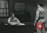 Standbild Firma E 1 Training Regiment Trainee Fort Dix New Jersey USA, 1955, aus Sekunde 34 historischem Filmmaterial Videoclip 65675073547