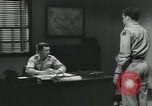 Standbild Firma E 1 Training Regiment Trainee Fort Dix New Jersey USA, 1955, aus Sekunde 37 historischem Filmmaterial Videoclip 65675073547