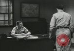 Standbild Firma E 1 Training Regiment Trainee Fort Dix New Jersey USA, 1955, aus Sekunde 38 historischem Filmmaterial Videoclip 65675073547