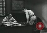 Standbild Firma E 1 Training Regiment Trainee Fort Dix New Jersey USA, 1955, aus Sekunde 41 historischem Filmmaterial Videoclip 65675073547