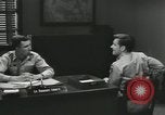 Standbild Firma E 1 Training Regiment Trainee Fort Dix New Jersey USA, 1955, aus Sekunde 43 historischem Filmmaterial Videoclip 65675073547