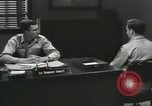 Standbild Firma E 1 Training Regiment Trainee Fort Dix New Jersey USA, 1955, aus Sekunde 45 historischem Filmmaterial Videoclip 65675073547