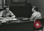 Standbild Firma E 1 Training Regiment Trainee Fort Dix New Jersey USA, 1955, aus Sekunde 58 historischem Filmmaterial Videoclip 65675073547