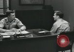 Standbild Firma E 1 Training Regiment Trainee Fort Dix New Jersey USA, 1955, aus Sekunde 59 historischem Filmmaterial Videoclip 65675073547