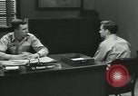 Standbild Firma E 1 Training Regiment Trainee Fort Dix New Jersey USA, 1955, aus Sekunde 60 historischem Filmmaterial Videoclip 65675073547