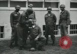 Standbild Firma E 1 Training Regiment Auszubildende Fort Dix New Jersey USA, 1955, aus Sekunde 9 historischem Filmmaterial Videoclip 65675073548
