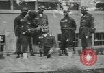 Standbild Firma E 1 Training Regiment Auszubildende Fort Dix New Jersey USA, 1955, aus Sekunde 15 historischem Filmmaterial Videoclip 65675073548