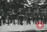Standbild Firma E 1 Training Regiment Auszubildende Fort Dix New Jersey USA, 1955, aus Sekunde 16 historischem Filmmaterial Videoclip 65675073548