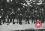 Standbild Firma E 1 Training Regiment Auszubildende Fort Dix New Jersey USA, 1955, aus Sekunde 17 historischem Filmmaterial Videoclip 65675073548