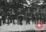 Standbild Firma E 1 Training Regiment Auszubildende Fort Dix New Jersey USA, 1955, aus Sekunde 19 historischem Filmmaterial Videoclip 65675073548