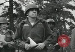 Standbild Firma E 1 Training Regiment Auszubildende Fort Dix New Jersey USA, 1955, aus Sekunde 29 historischem Filmmaterial Videoclip 65675073548