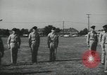 Standbild Graduation Day New Jersey Fort Dix USA, 1955, aus Sekunde 12 historischem Filmmaterial Videoclip 65675073551