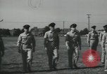 Standbild Graduation Day New Jersey Fort Dix USA, 1955, aus Sekunde 20 historischem Filmmaterial Videoclip 65675073551