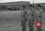 Standbild Graduation Day New Jersey Fort Dix USA, 1955, aus Sekunde 54 historischem Filmmaterial Videoclip 65675073551