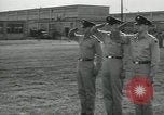 Standbild Graduation Day New Jersey Fort Dix USA, 1955, aus Sekunde 59 historischem Filmmaterial Videoclip 65675073551