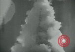 Immagine di Sviluppo di armi dall'antichità al presente United States USA, 1955, secondo 4 filmato di repertorio 65675073553