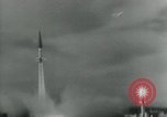 Immagine di Sviluppo di armi dall'antichità al presente United States USA, 1955, secondo 6 filmato di repertorio 65675073553