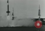Immagine di Sviluppo di armi dall'antichità al presente United States USA, 1955, secondo 7 filmato di repertorio 65675073553