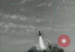 Immagine di Sviluppo di armi dall'antichità al presente United States USA, 1955, secondo 13 filmato di repertorio 65675073553