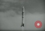 Immagine di Sviluppo di armi dall'antichità al presente United States USA, 1955, secondo 26 filmato di repertorio 65675073553