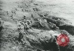 Immagine di Mechanized warfare nella Seconda Guerra Mondiale Teatro europeo, 1918, secondo 4 filmato di repertorio 65675073555