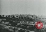 Immagine di Mechanized warfare nella Seconda Guerra Mondiale Teatro europeo, 1918, secondo 6 filmato di repertorio 65675073555