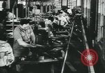 Immagine di Munizioni fabbricazione Teatro europeo, 1942, secondo 37 filmato di repertorio 65675073556