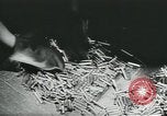 Immagine di Munizioni fabbricazione Teatro europeo, 1942, secondo 42 filmato di repertorio 65675073556