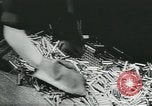 Immagine di Munizioni fabbricazione Teatro europeo, 1942, secondo 43 filmato di repertorio 65675073556