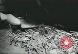 Immagine di Munizioni fabbricazione Teatro europeo, 1942, secondo 44 filmato di repertorio 65675073556