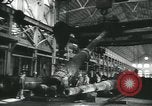 Immagine di Munizioni fabbricazione Teatro europeo, 1942, secondo 47 filmato di repertorio 65675073556