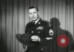Standbild Sergeant Stuart Königin United States USA, 1955, aus Sekunde 4 historischem Filmmaterial Videoclip 65675073565